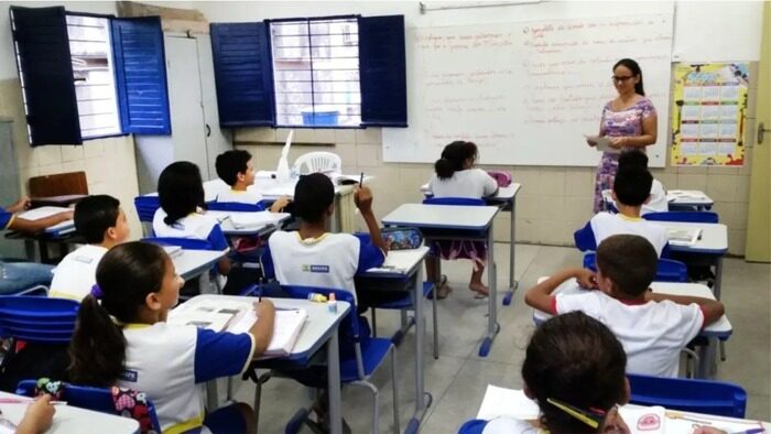 alunos em sala de aula, bncc