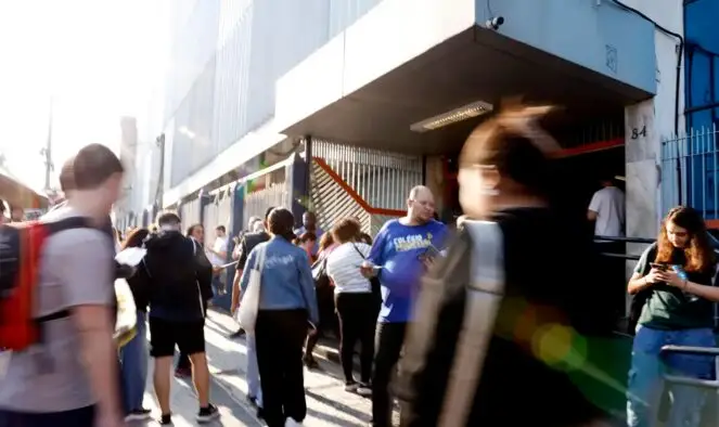 professores em um local de prova, pnd