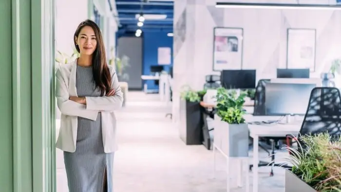 mulher em ambiente corporativo, responsabilidade psicossocial empresarial